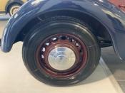 VEHICULE DE COLLECTION PEUGEOT 402